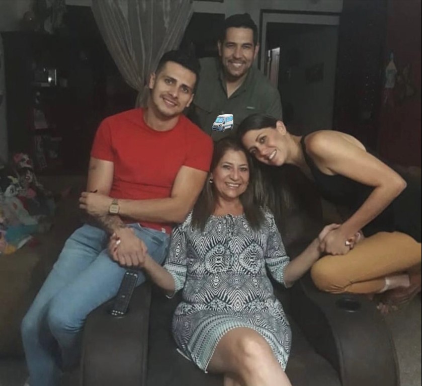 Acusan al hermano de Bertha Michelle Mendoza de compras irregulares y contratos fraudulentos en el MIDES