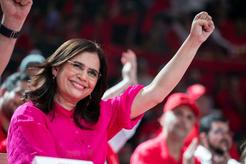 Debate sobre el modelo cubano en la política de Honduras con Rixi Moncada