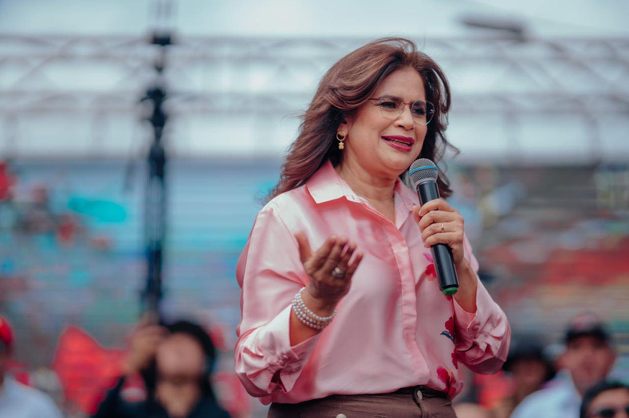 Rixi Moncada pierde terreno